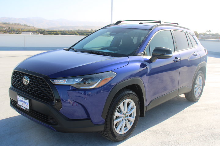 Certified 2025 Toyota Corolla Cross LE FWD image 6