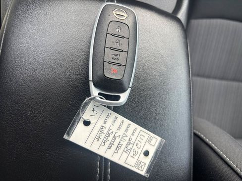 Used 2024 Nissan Sentra SV FWD image 25