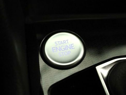 New 2026 Volkswagen Taos SE image 24