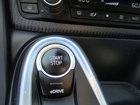 Used 2019 BMW i8 Coupe AWD/4WD image 34