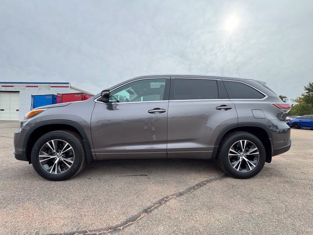 Used 2017 Toyota Highlander XLE AWD/4WD image 4