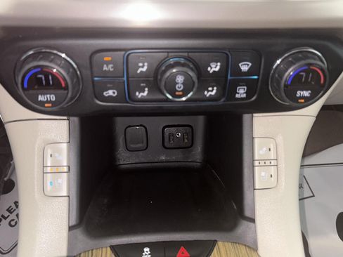 Used 2018 GMC Acadia Denali w/ Technology Package AWD/4WD image 20