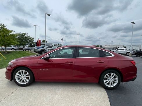 Used 2017 Chevrolet Malibu LT FWD image 4