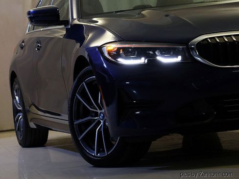 Used 2020 BMW 330i xDrive Sedan w/ Premium Package AWD/4WD image 4