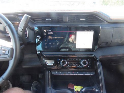 Used 2024 GMC Sierra 2500 AT4 w/ Technology Package image 19