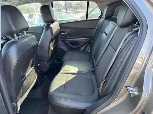 Used 2022 Chevrolet Trax LT w/ LT Convenience Package AWD/4WD image 12