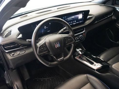 Used 2025 Buick Envista Sport Touring w/ Convenience II Package FWD image 3