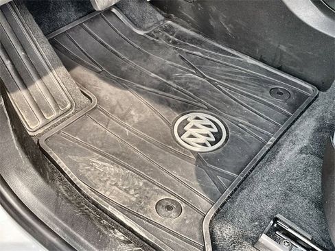 Used 2022 Buick Enclave Essence image 33