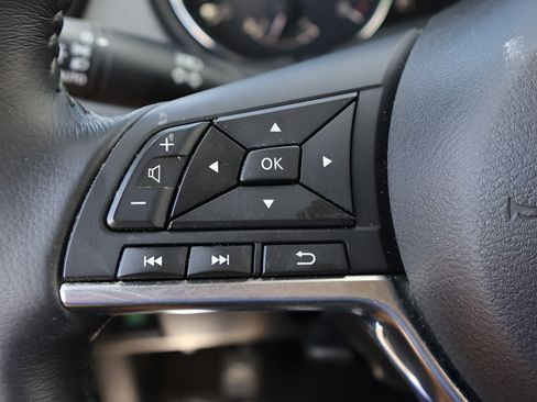 Used 2019 Nissan Rogue SV FWD image 21