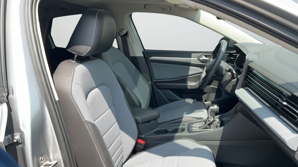 Used 2026 Volkswagen Jetta SE FWD image 21