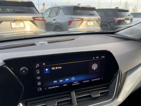 Used 2025 Chevrolet Trax LT image 18