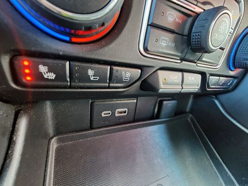 Used 2023 Chevrolet Suburban Premier image 29