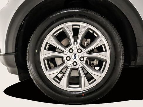 Used 2023 Ford Explorer Limited image 9