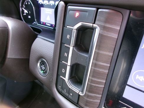 Used 2021 GMC Yukon Denali w/ Denali Premium Package image 25