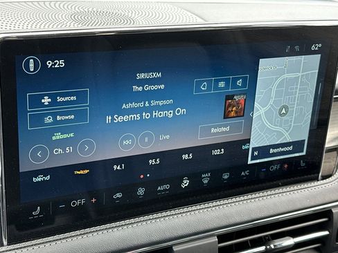 Used 2025 Lincoln Corsair FWD w/ Rear Removable Package Tray image 16