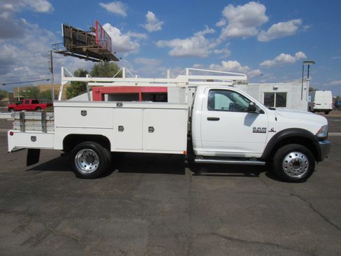 Used 2017 RAM 5500 Tradesman w/ Power & Remote Entry Group RWD image 5
