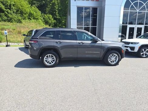 Certified 2025 Jeep Grand Cherokee Laredo X AWD/4WD image 7