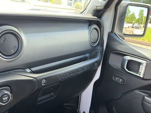 Used 2022 Jeep Wrangler Unlimited Sport w/ Sun And Sound Package AWD/4WD image 18