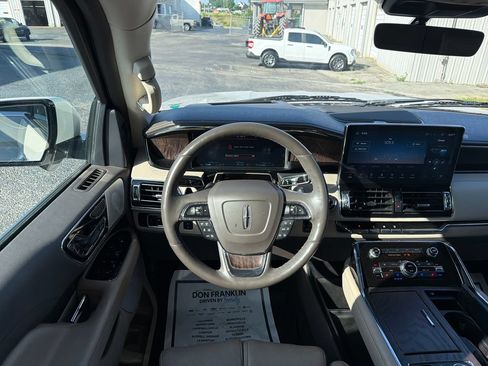 Used 2024 Lincoln Navigator Reserve AWD/4WD image 15