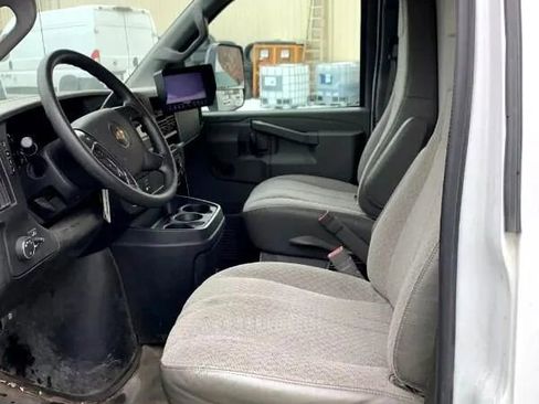 Used 2016 Chevrolet Express 3500 Cutaway Van 2D image 13