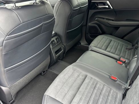 New 2025 Mitsubishi Outlander SE image 13