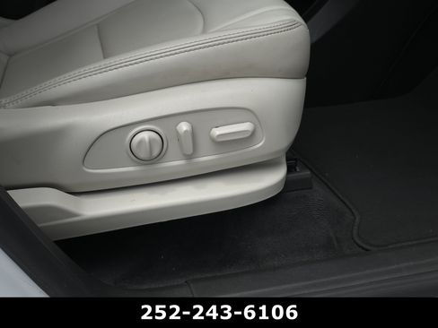 Used 2023 Buick Enclave Essence FWD image 44