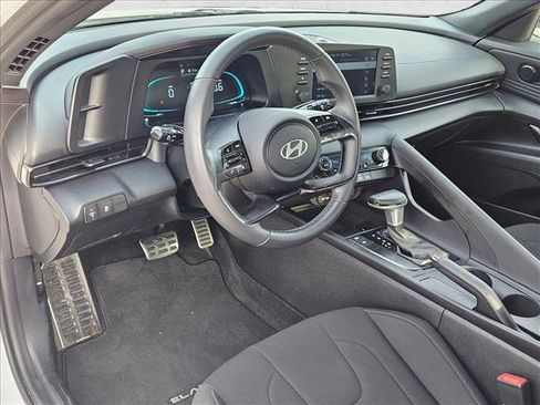 Used 2025 Hyundai Elantra Sport image 10