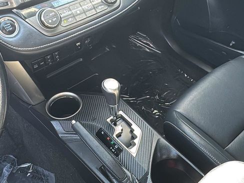 Used 2014 Toyota RAV4 Limited image 22