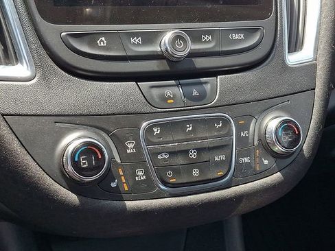 Used 2021 Chevrolet Malibu LT FWD image 13