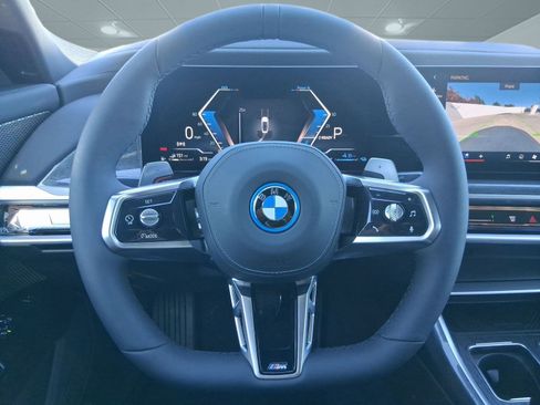 New 2026 BMW 750e xDrive w/ Premium Package image 21