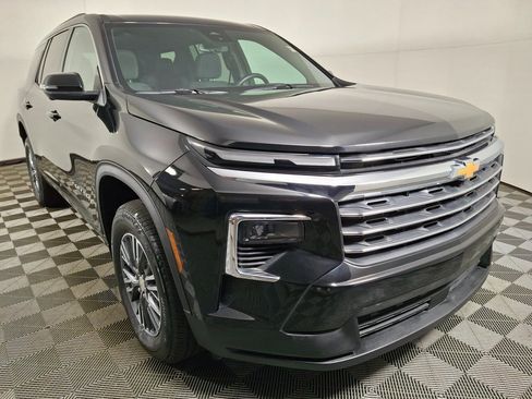 Used 2024 Chevrolet Traverse LT image 7