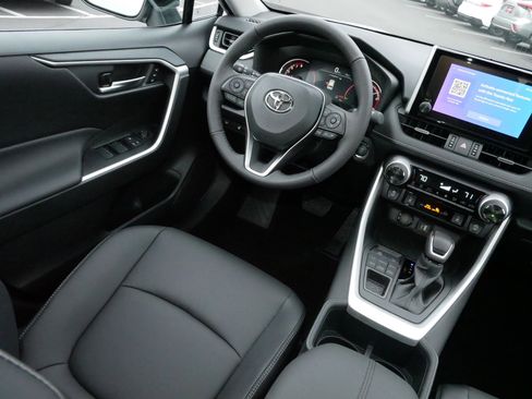 Certified 2025 Toyota RAV4 XLE Premium image 9