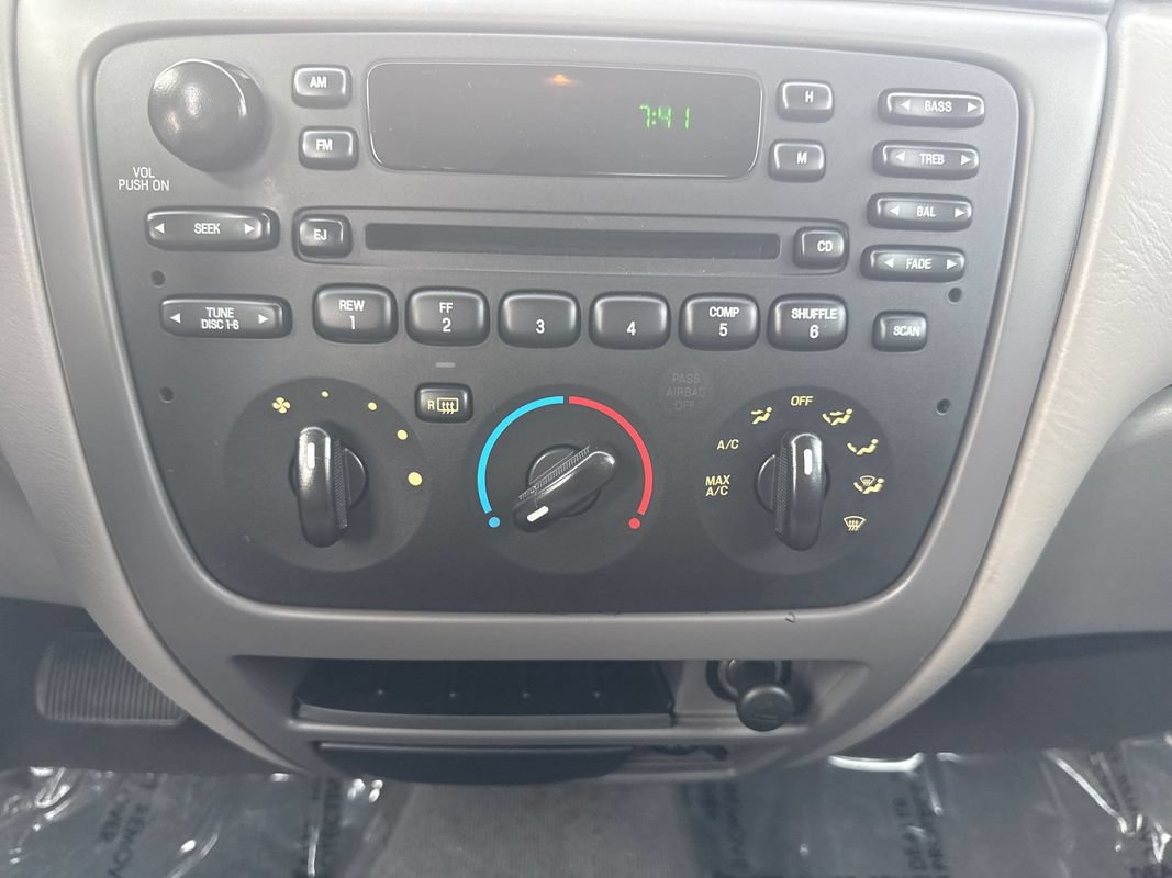Used 2005 Ford Taurus SE FWD image 18