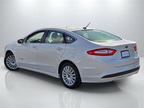 Used 2016 Ford Fusion SE w/ Equipment Group 502A image 6