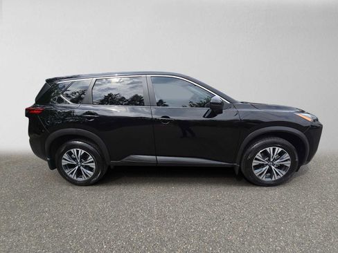 Used 2022 Nissan Rogue SV AWD/4WD image 2