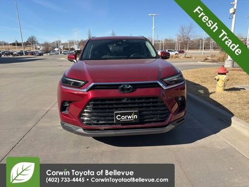 Used 2024 Toyota Grand Highlander Platinum image 2