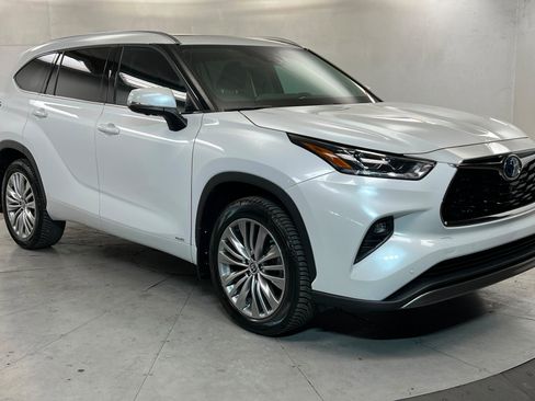 Used 2023 Toyota Highlander Platinum image 8