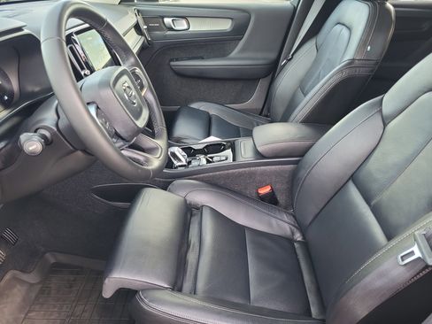 Certified 2023 Volvo XC40 B5 Ultimate w/ Protection Package Premier image 10