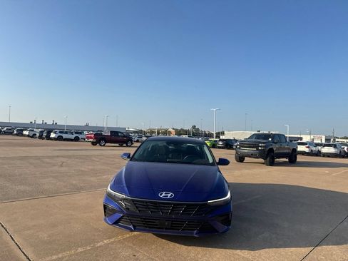 Used 2025 Hyundai Elantra SEL FWD image 5
