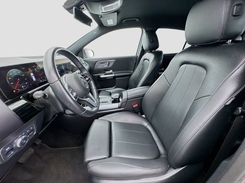 Used 2023 Mercedes-Benz GLA 250 4MATIC w/ Premium Package image 13