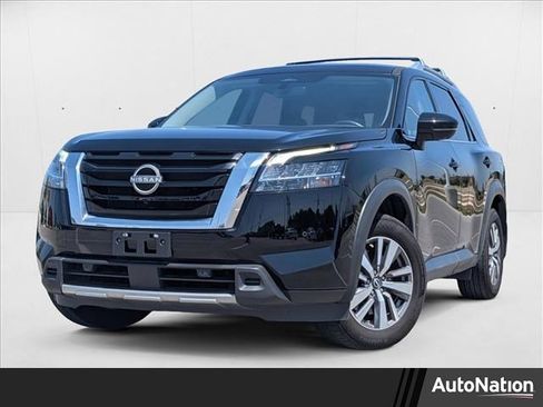 Used 2024 Nissan Pathfinder SL image 1