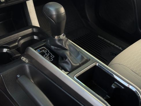 Used 2018 Toyota Tacoma SR5 AWD/4WD image 21