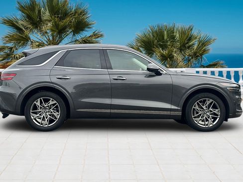 Used 2022 Genesis GV70 2.5T w/ Advanced Package image 3