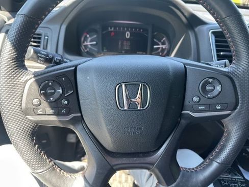 Used 2025 Honda Passport TrailSport image 14
