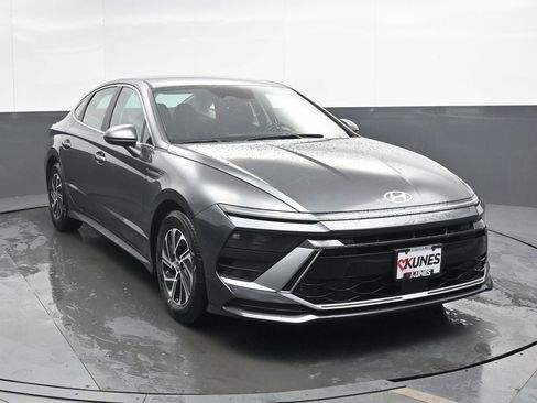 New 2026 Hyundai Sonata Blue FWD image 4
