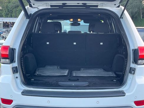 Used 2019 Jeep Grand Cherokee Laredo AWD/4WD image 25