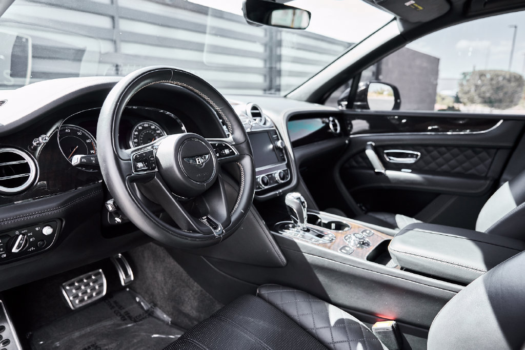 Used 2017 Bentley Bentayga AWD/4WD image 2