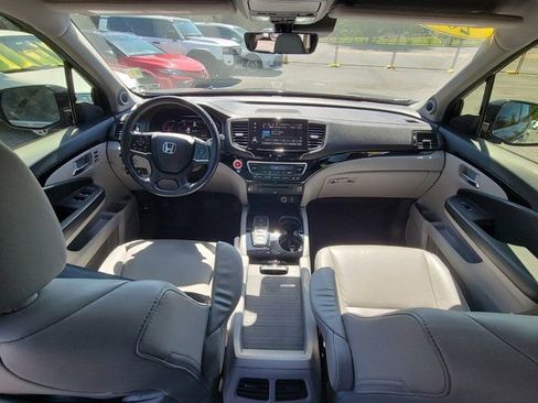 Used 2019 Honda Pilot Touring image 2
