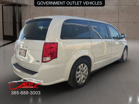 Used 2017 Dodge Grand Caravan SE w/ UConnect Hands-Free Group image 5