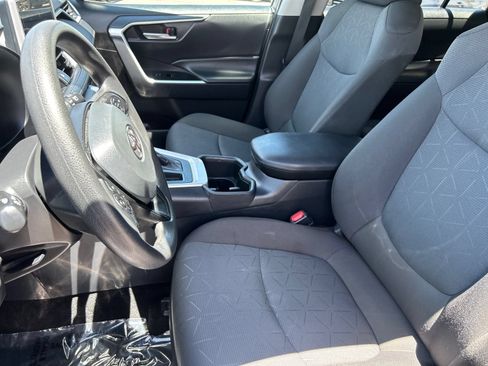 Used 2025 Toyota RAV4 XLE FWD image 19